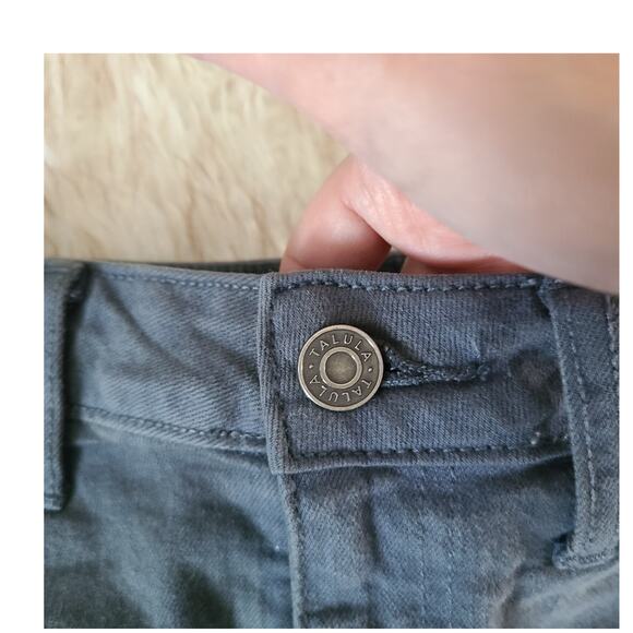 Talula Women Shorts Size 28 Cut Off High Rise Gray‎ Wash Jean Denim Western Boho - Picture 3 of 16